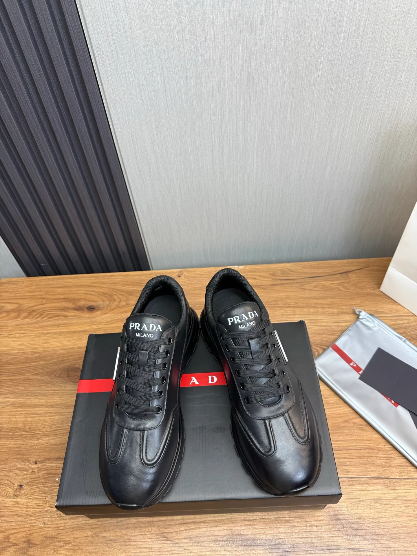 Factory price 640💰 [PRADA] Popular items in men's shoe counters, synchronized with the official website, 1 high-quality shipment ✔️Original cowhide + cowhide lining, 1🆚1 replica, original sole, 38-45 (45 customized, non-refundable)